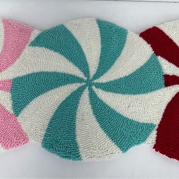 Isaac Mizrahi Holiday Peppermint Candy Table Runner 13 x 48” New - Picture 6 of 15